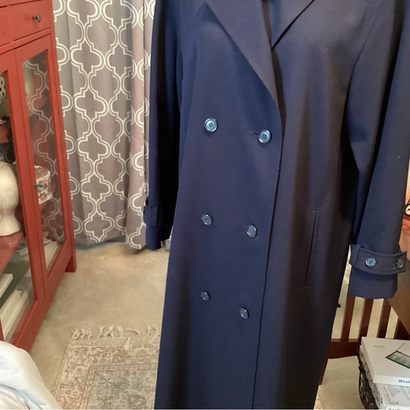 BILL BLASS - Picture 3 of 10